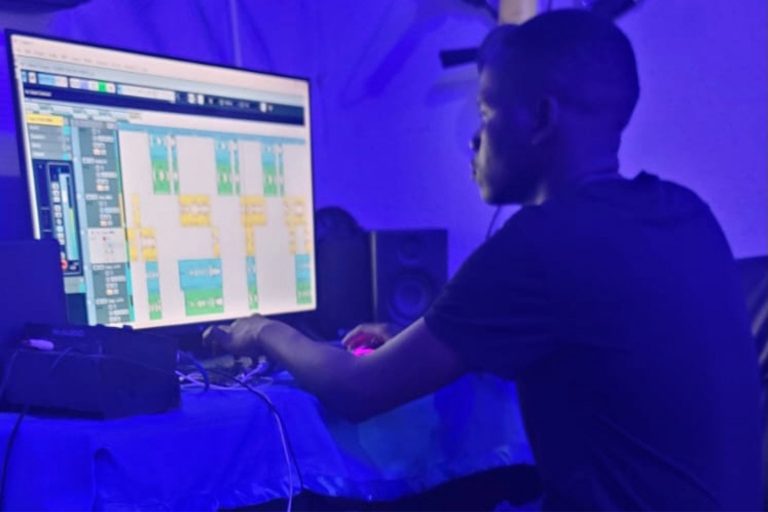 Read more about the article The Impact of Social Media Influencers on Zimbabwean Youth Culture: A Focus on Chitungwiza